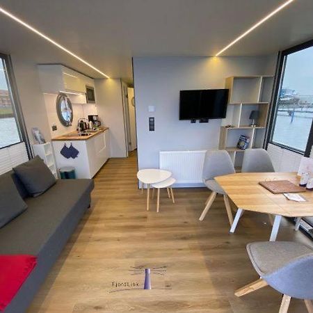Hausboot Fjord Vela Mit Biosauna In 巴特 外观 照片