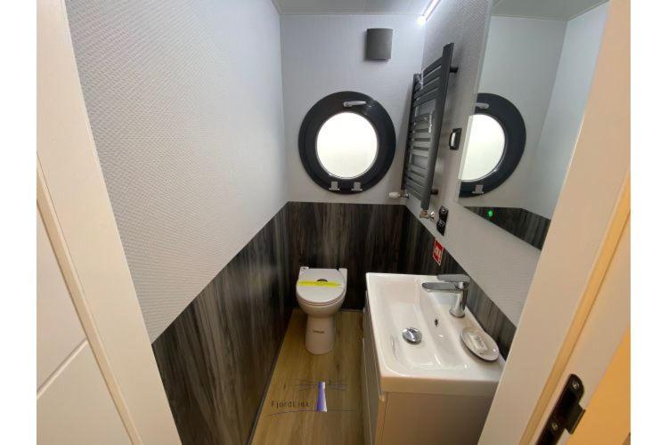 Hausboot Fjord Vela Mit Biosauna In 巴特 外观 照片